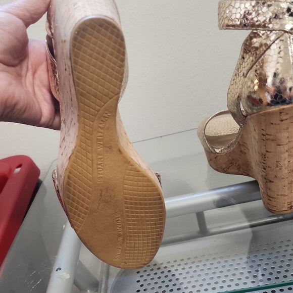 Stuart Weitzman Metallic Snakeskin Wedge Sandals Gold Platform - Picture 13 of 16